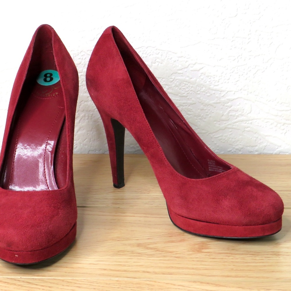 BCBGeneration, Red Suede Pumps, size 8